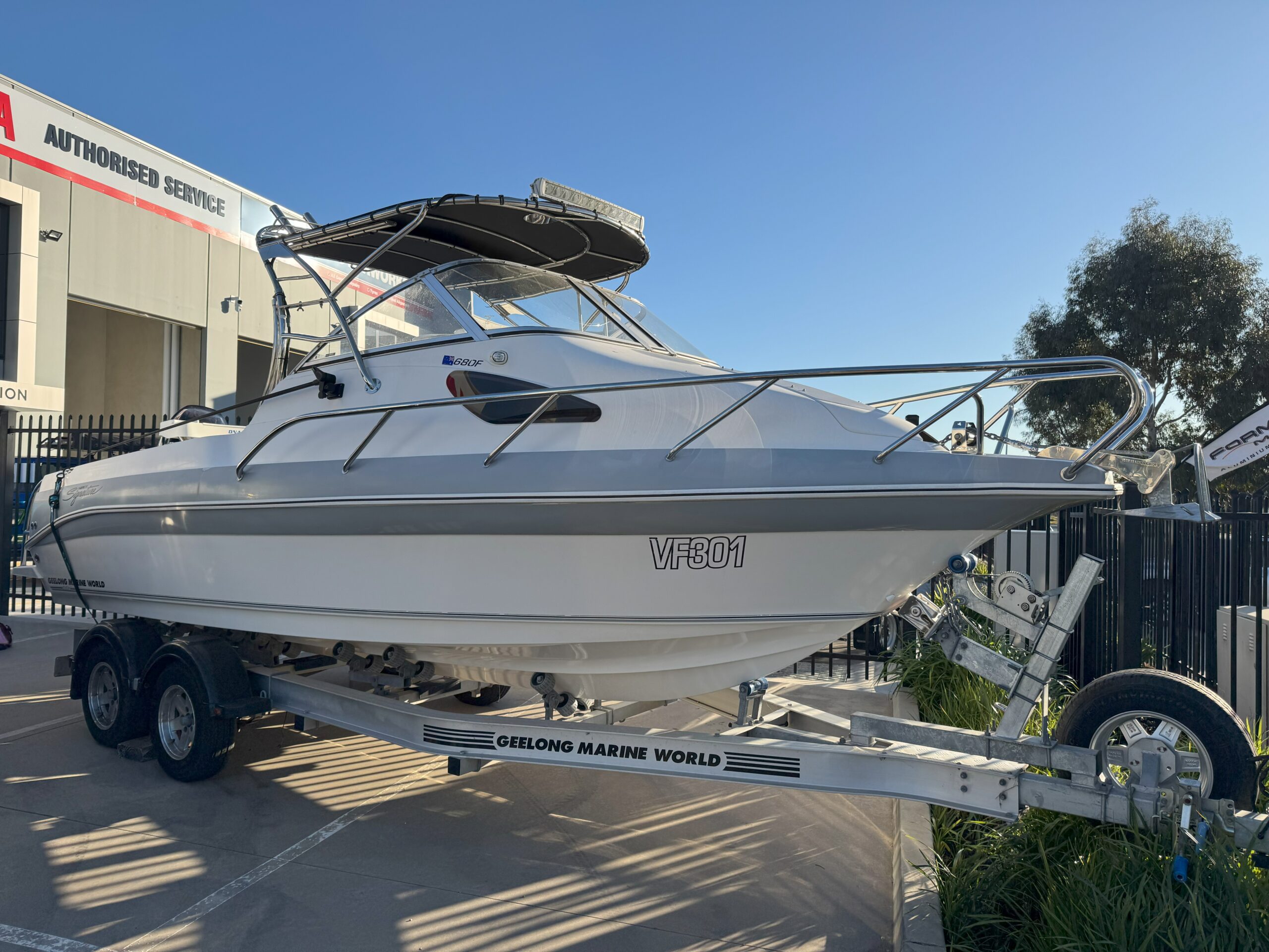 Mullies Marine Haines Signature 680F 12